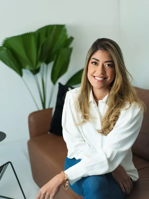 Dra. Thayná Braga, advogada trabalhista OAB/RJ 244.027
