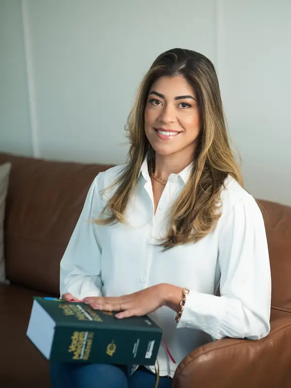 Dra. Thayná Braga, advogada trabalhista OAB/RJ 244.027