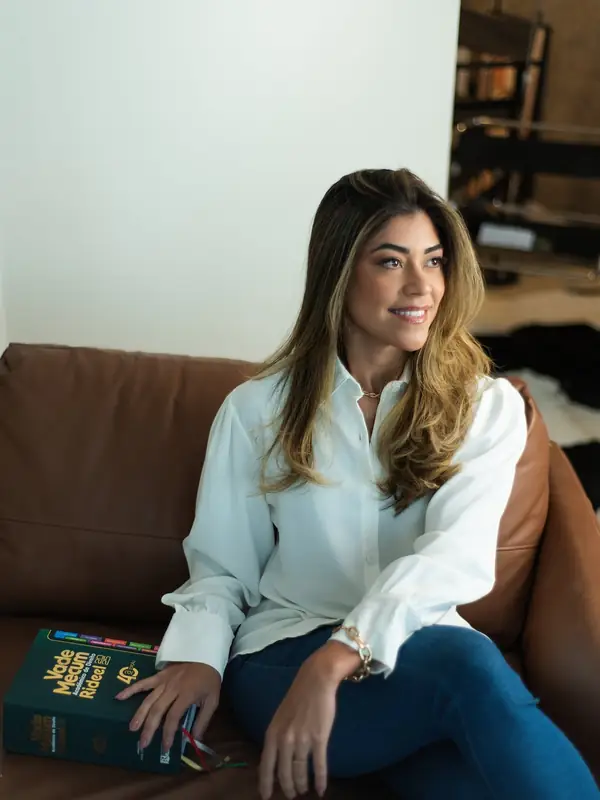 Dra. Thayná Braga, advogada trabalhista para Arraial do Cabo